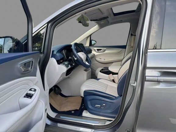 Roewe iMAX8